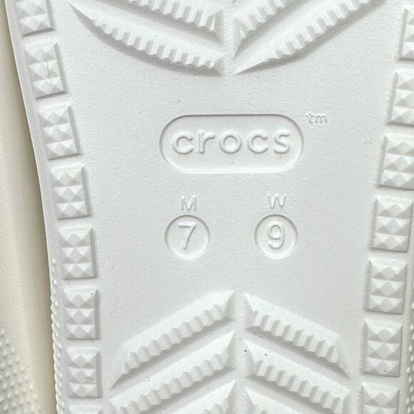 CROCS Classic Sandal v2 - White - Size M7/W9 - Picture 8 of 9